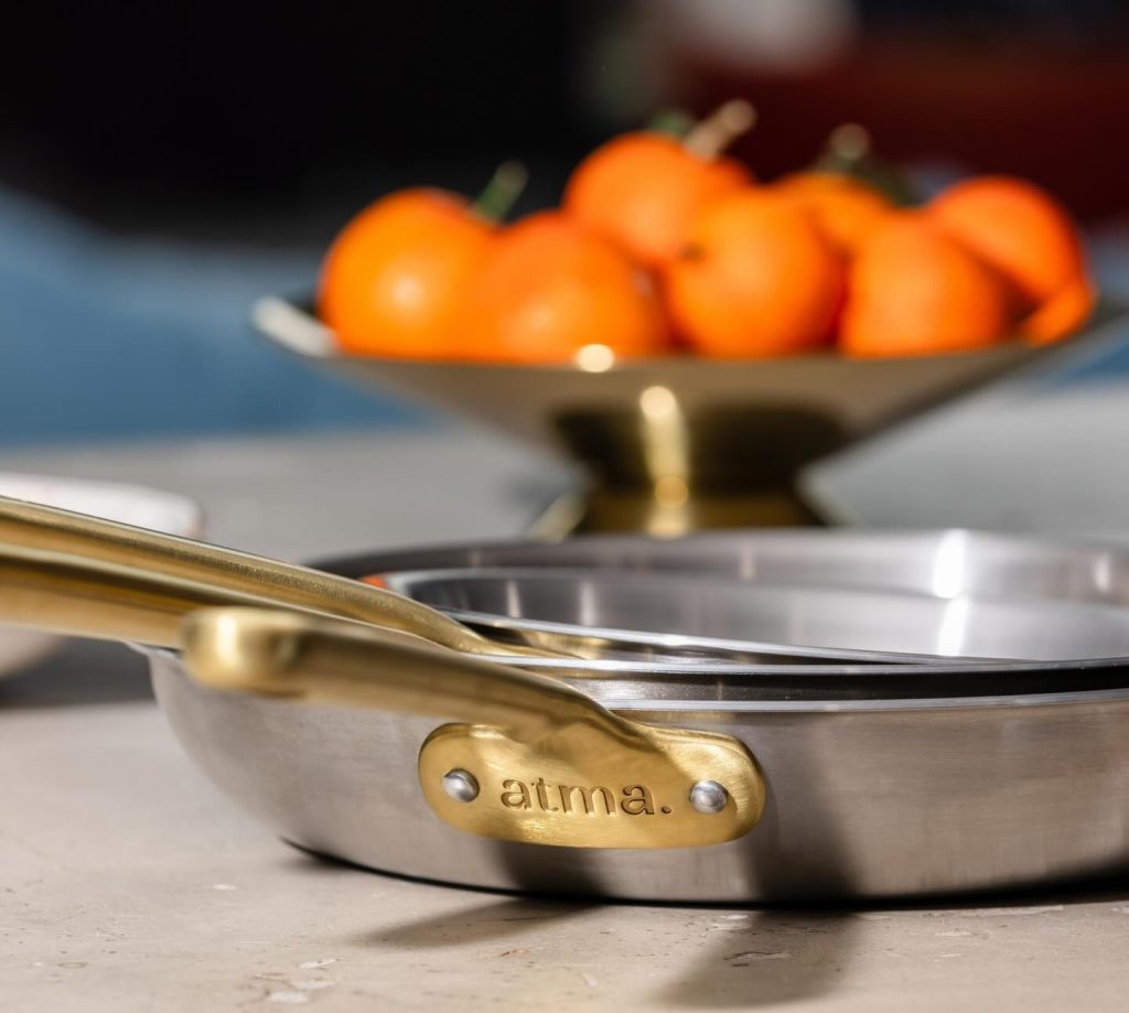 Tailles de casseroles inox empilées selon leur capacité